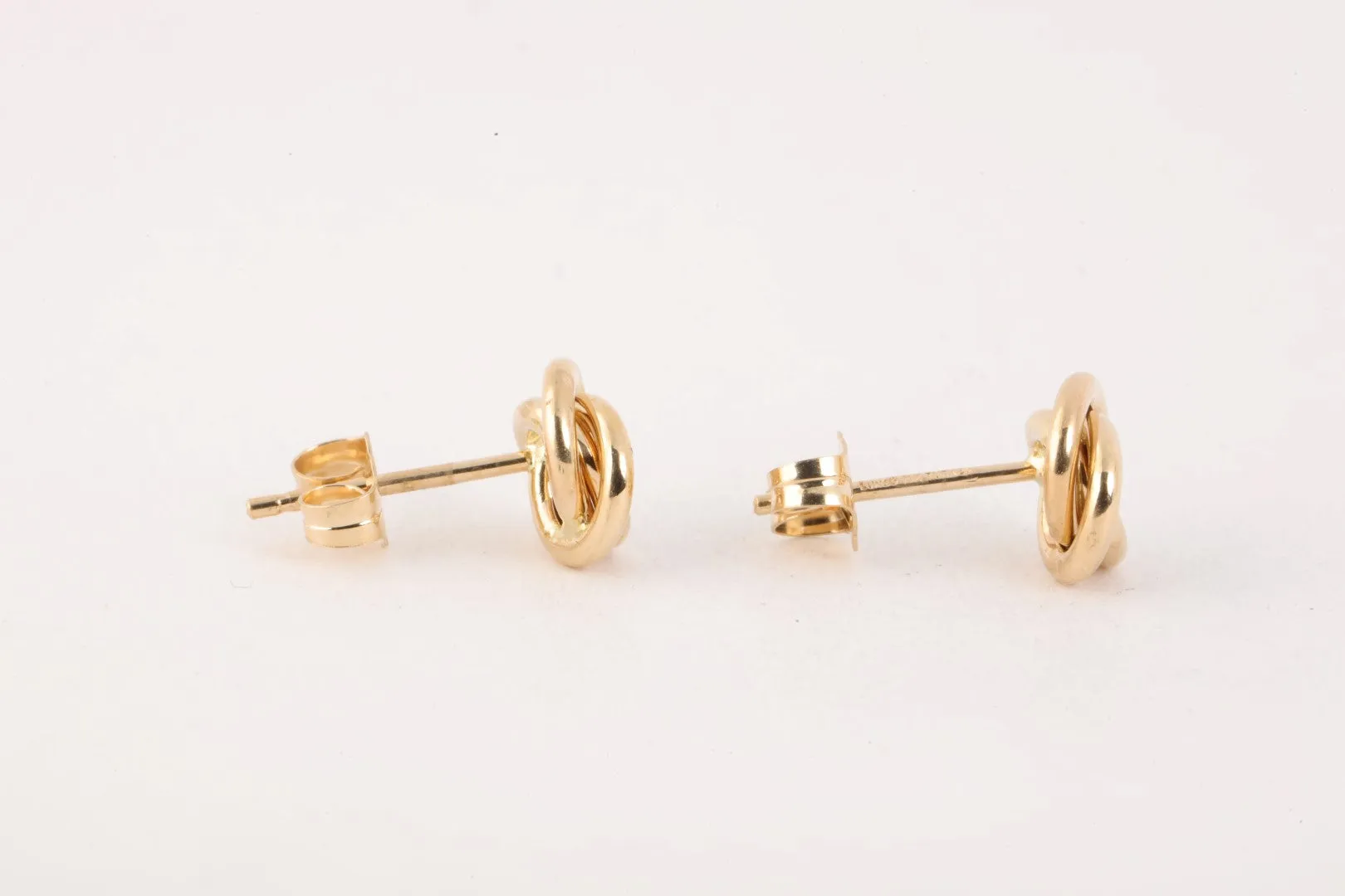 14k Yellow Gold Knot Stud Earrings (0.94g.)