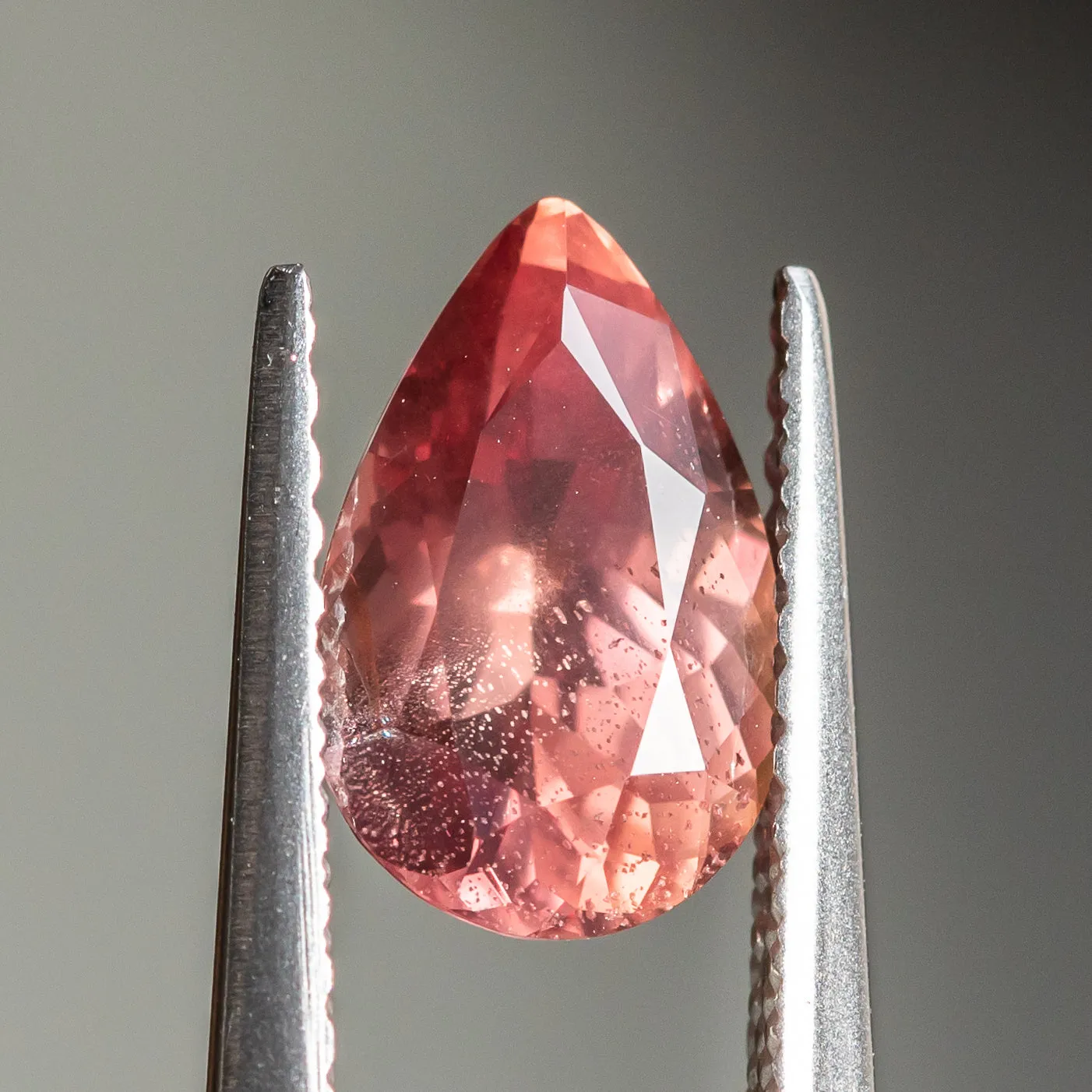 1.75CT PEAR MOZAMBIQUE SAPPHIRE, RUST COPPER RED, CINNAMON SAPPHIRE, 9.40x6.10x4.20MM, UNHEATED