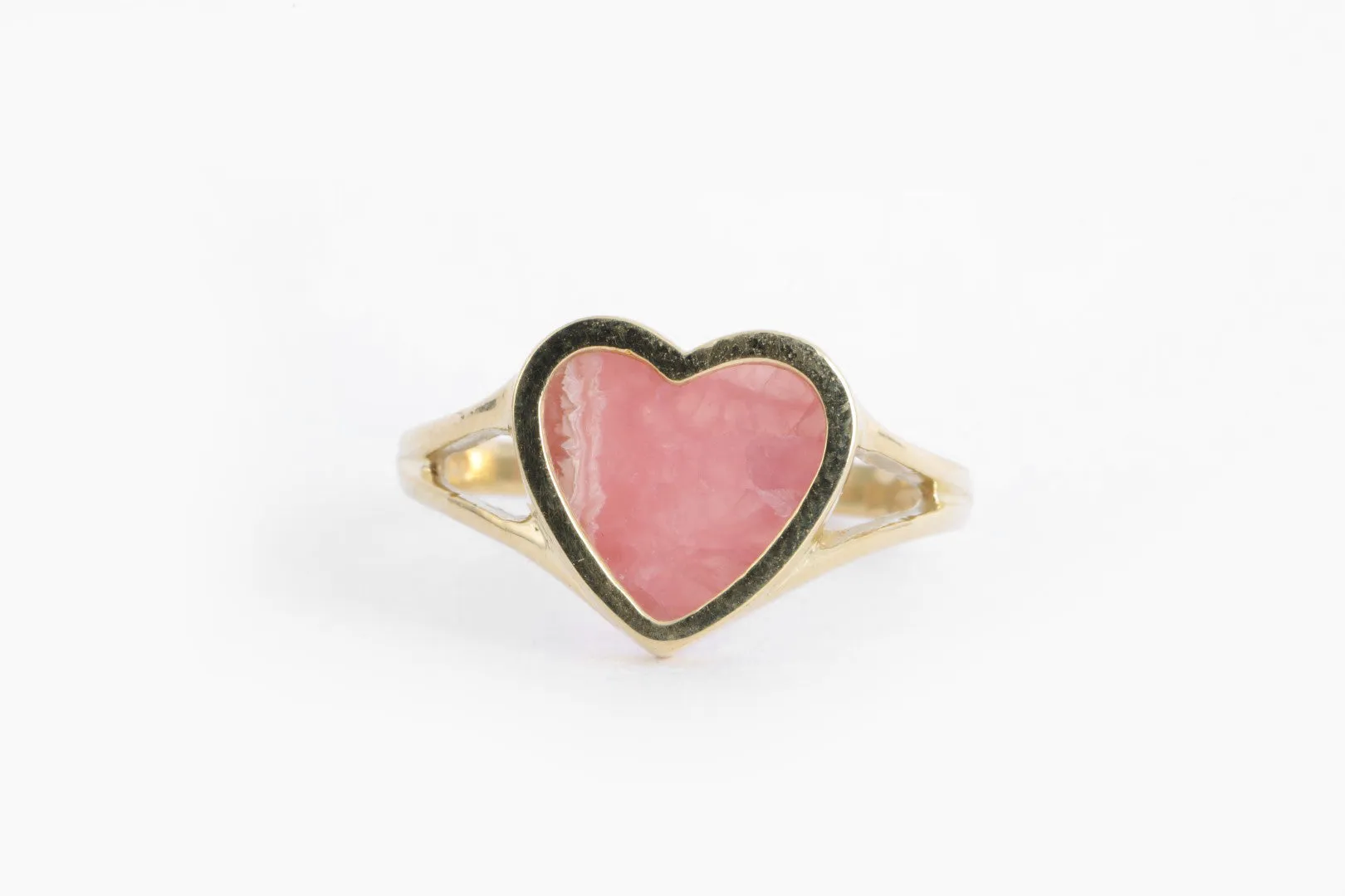 18k Yellow Gold Rhodochrosite Inlay Heart Ring Size 6.5 (3.34g.)