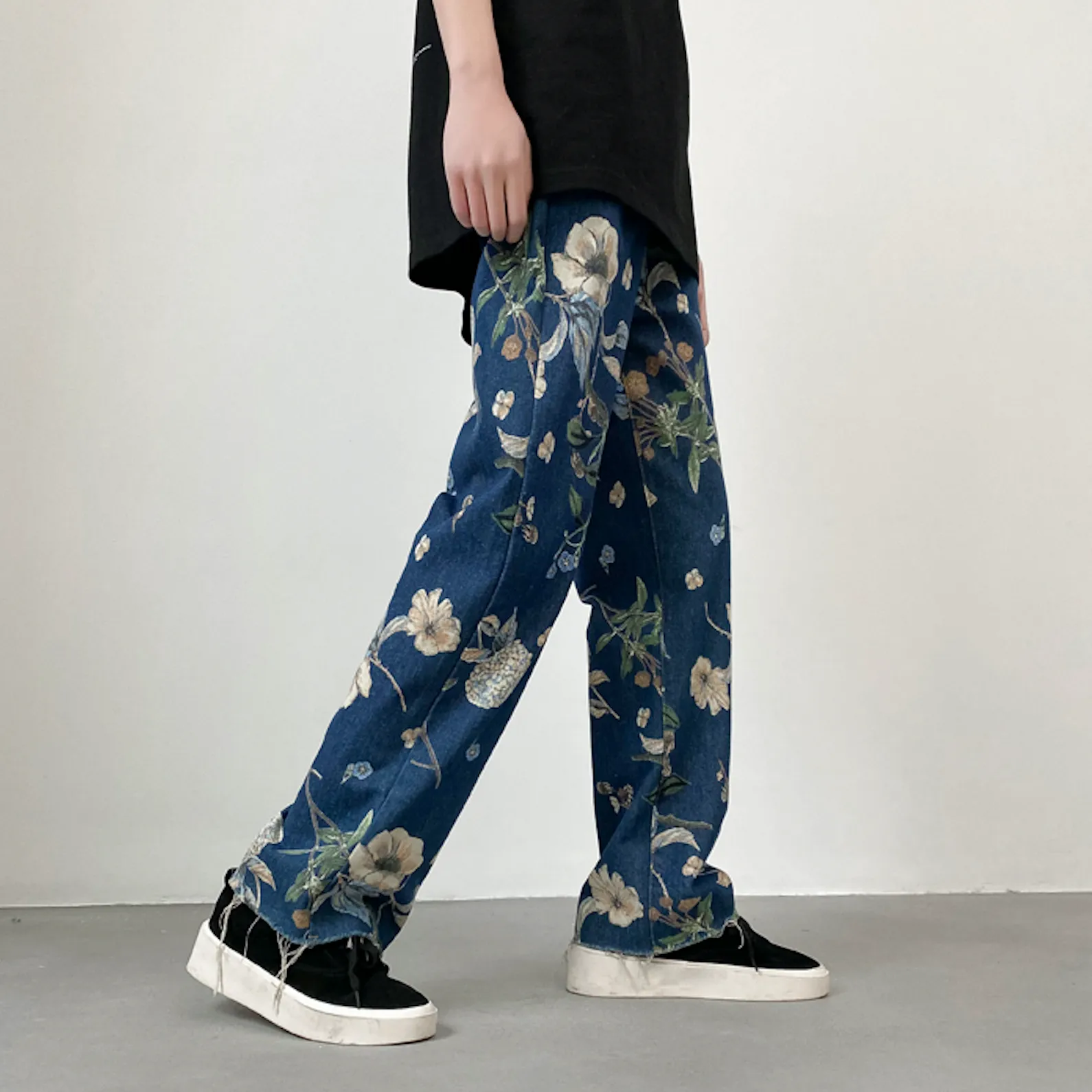 FLORAL-PRINTED LOOSE JEANS