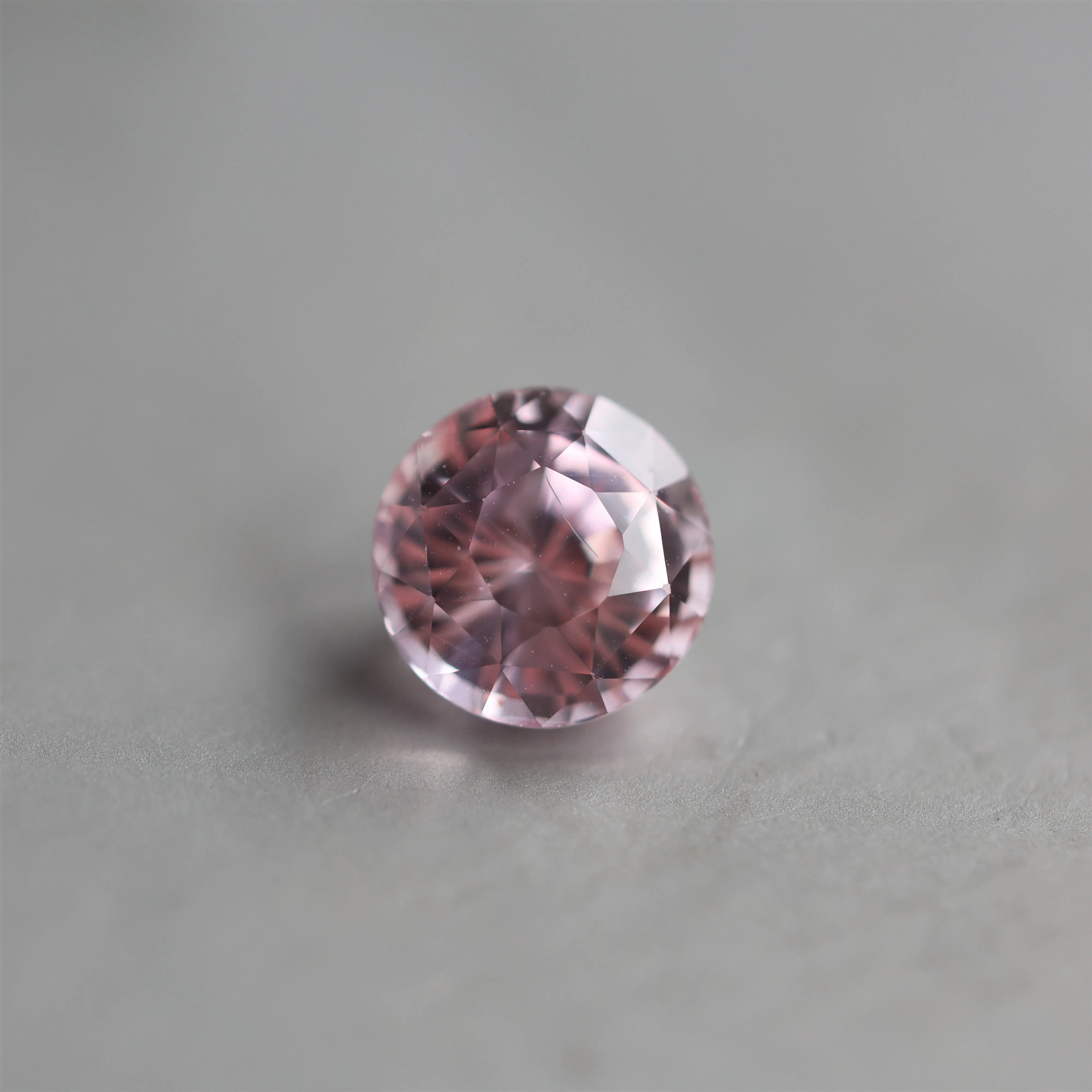 Loose 3.51 Ct Round Peach Sapphire