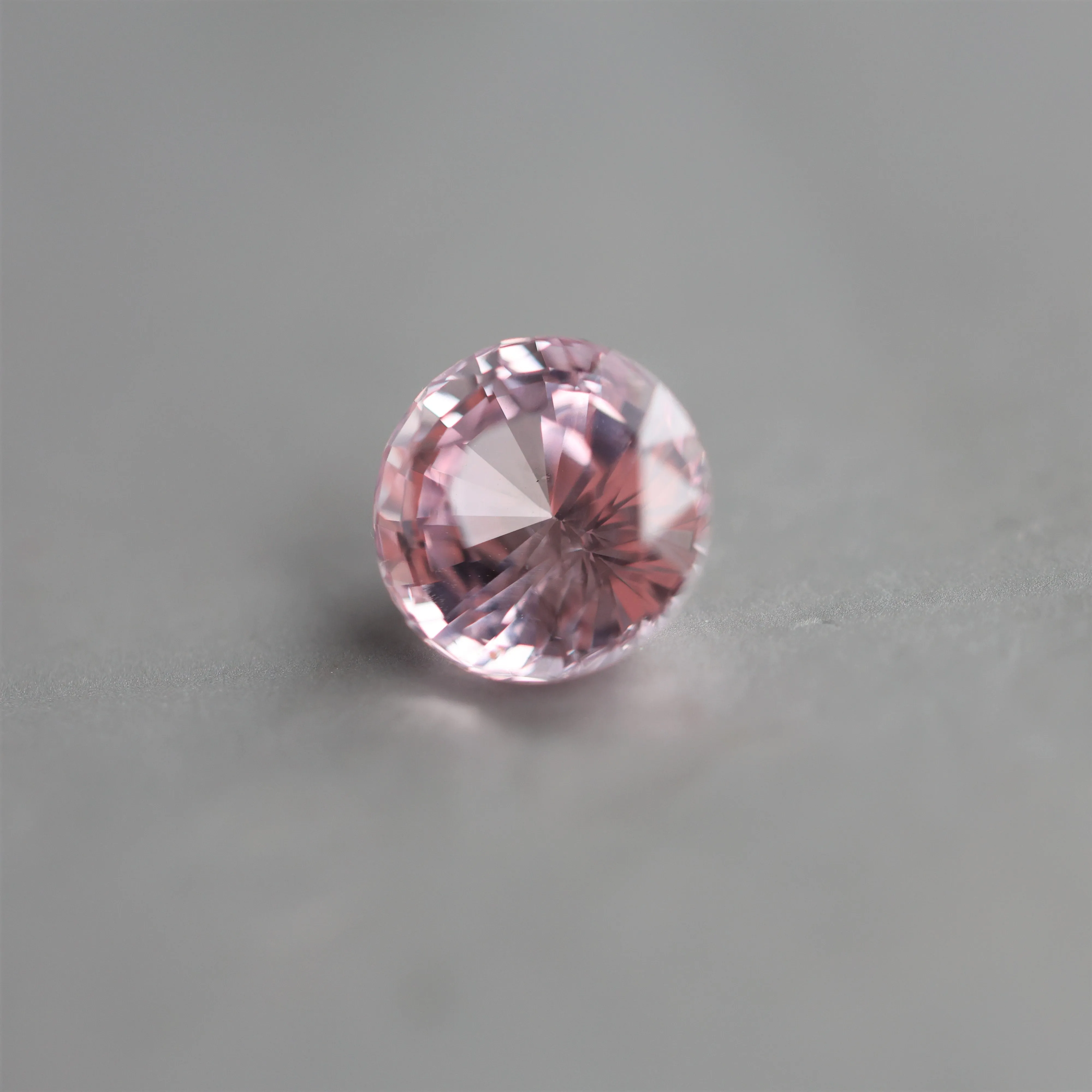 Loose 3.51 Ct Round Peach Sapphire