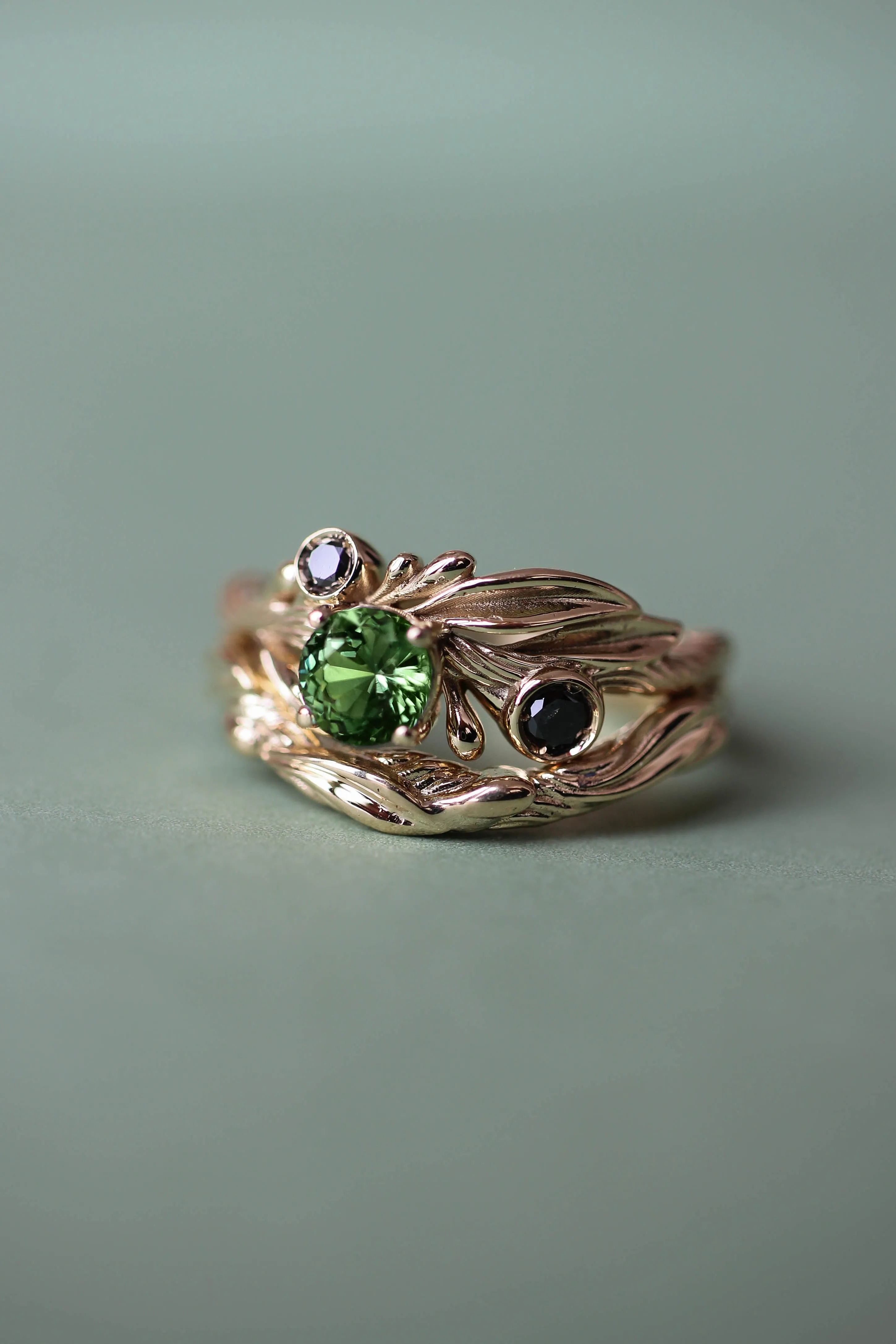 Olive branch ring with green tourmaline and black diamonds / Olivia