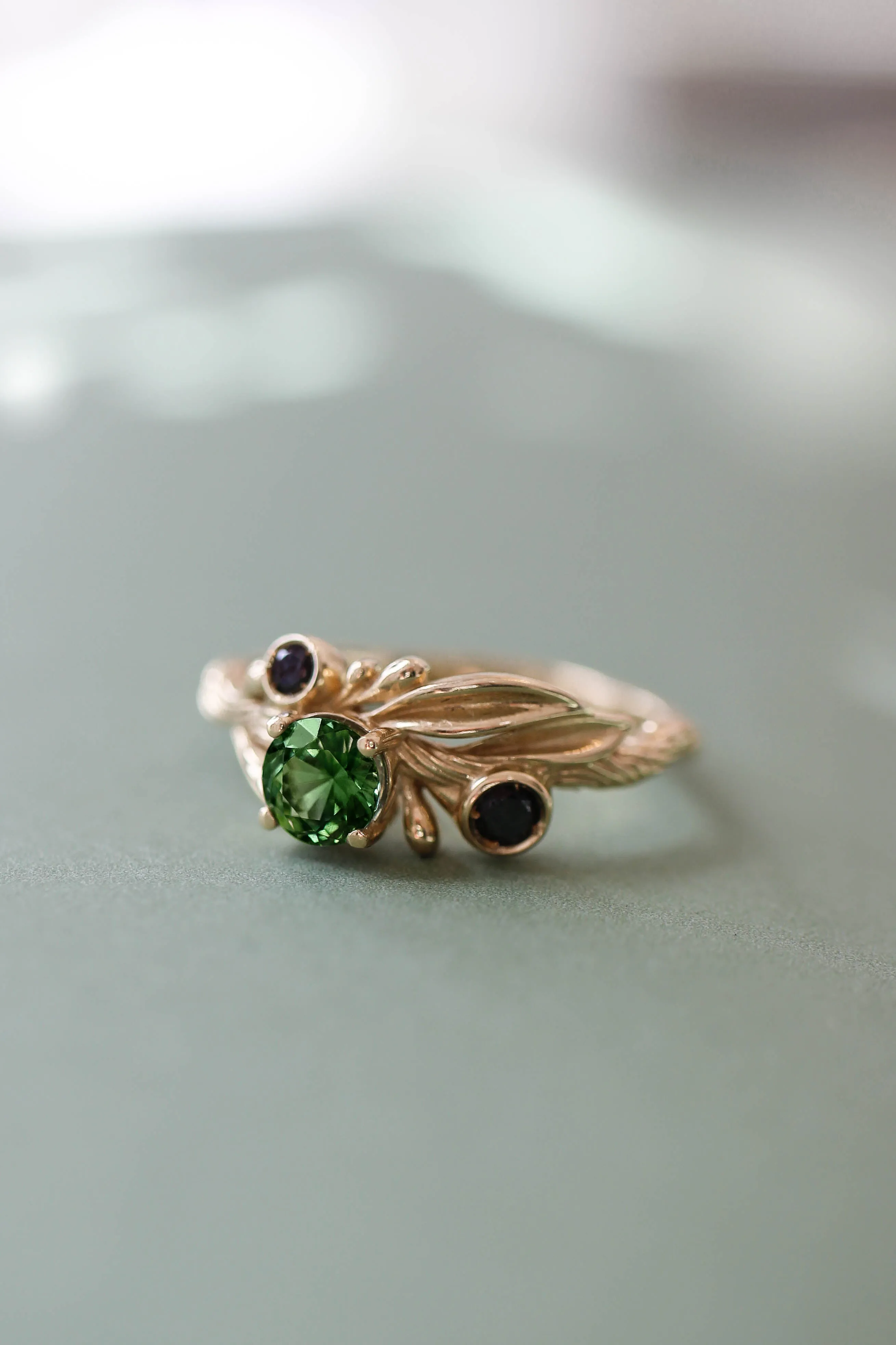 Olive branch ring with green tourmaline and black diamonds / Olivia